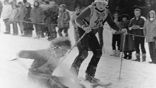 Nicht vor 100, aber immerhin vor 40 Jahren entstand beim Fassdaubenrennen auf dem Sommerberg diese Aufnahme, die aus dem Archiv
