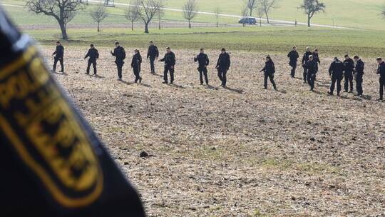 Toter Säugling auf Wiese entdeckt Toter Säugling auf Wiese entdeckt