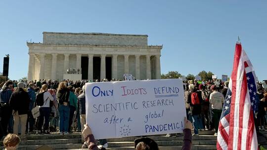 Wissenschaftler demonstrieren gegen Regierungspolitik
