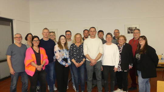Das Betreiberteam des Nachtwächterbads im Förtelbachtal nach den Wahlen bei der Mitgliederversammlung.