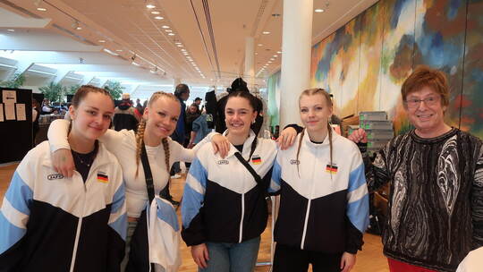 Dem „Projekt 99“ mit (von links) Selin Kaya, Jana Sverev, Elina Wisner, Victoria Binfet und Trainer Volker Schwender hat es in P