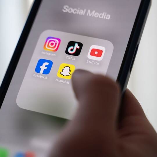 Hohe Nutzung von Social Media in Deutschland.