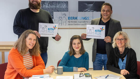 Sie sind von der Beratung vor Ort überzeugt: Stefanie Schneider, Florian Föll, Hasnaa Dahabi, Tom Handtmann und Monika Rosenbege