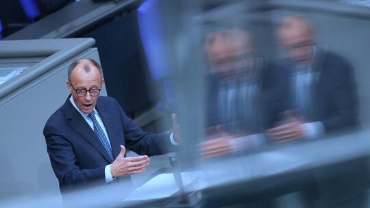 Bundestag - Sondersitzung zur Grundgesetzänderung Bundestag - Sondersitzung zur Grundgesetzänderung