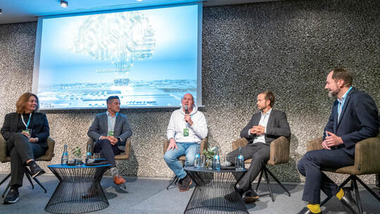Smart City Days im Reuchlinhaus, auf dem Podium: Professorin Ingela Tietze, Arno Huhn, Florian Jeggle, Philipp Linde und Profess Smart City Days Main Event Reuchlinhaus