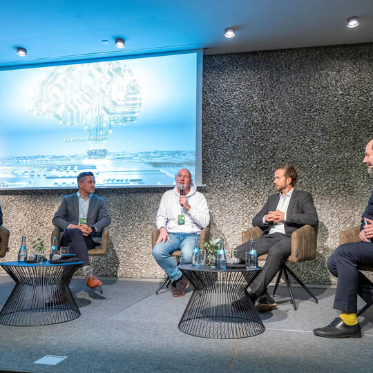 Smart City Days im Reuchlinhaus, auf dem Podium: Professorin Ingela Tietze, Arno Huhn, Florian Jeggle, Philipp Linde und Profess Smart City Days Main Event Reuchlinhaus