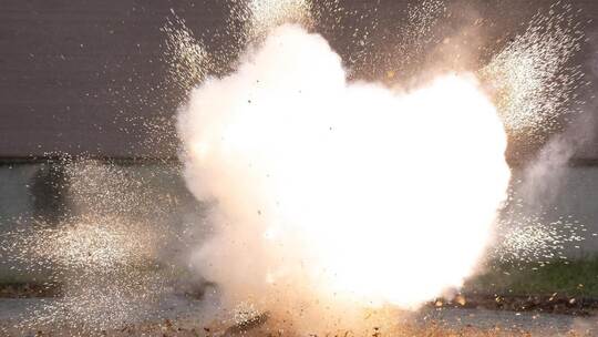 Polizei sprengt zur Demonstration über illegale Pyrotechnik einen Feuerwerkskörper: Pforzheims Polizeipräsidium versucht seit ei Pyrotechnik Silvesterfeuerwerk