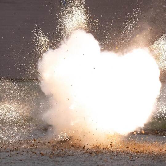 Polizei sprengt zur Demonstration über illegale Pyrotechnik einen Feuerwerkskörper: Pforzheims Polizeipräsidium versucht seit ei Pyrotechnik Silvesterfeuerwerk