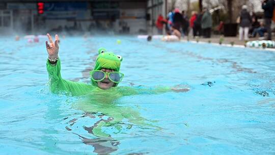 Eröffnung Freibadsaison - Karlsruhe