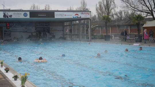 Eröffnung Freibadsaison - Karlsruhe