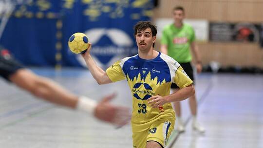 Beim TSV Heiningen ist der HC Neuenbürg über weite Strecken chancenlos. Lasse Keller erzielt als bester Werfer des HCN-Teams ach