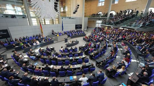 Bundestag - Sondersitzung zur Grundgesetzänderung Bundestag - Sondersitzung zur Grundgesetzänderung