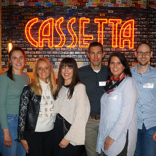 Mit viel Spaß bei der Sache: Gründer und Organisatoren der Start-up Night. Frommer