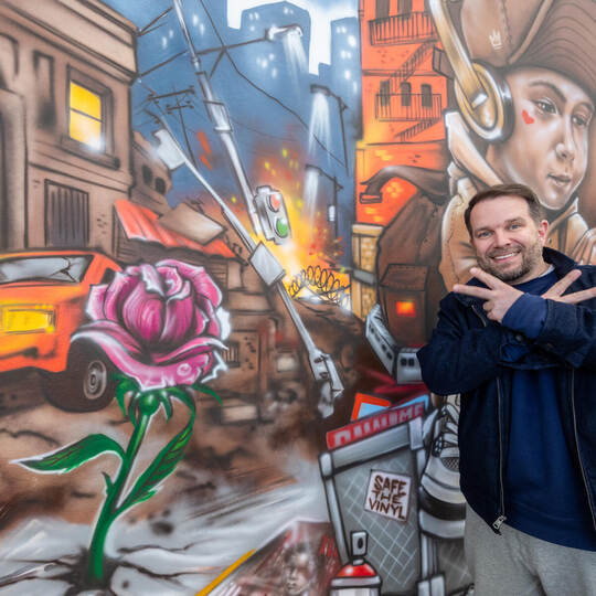 Ondro Ovesny hat in Pforzheim studiert, wohnt hier und ist international als Fotograf in der Hip-Hop-Szene unterwegs. Grund genu