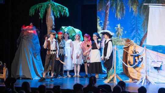 „Das geheime Leben der Piraten“ zeigen die Grundschüler aus Birkenfeld. Kunst on Stage Kulturhaus Osterfeld