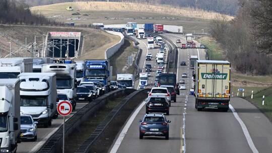 Vor der Sperrung der Autobahn 8 am Albabstieg
