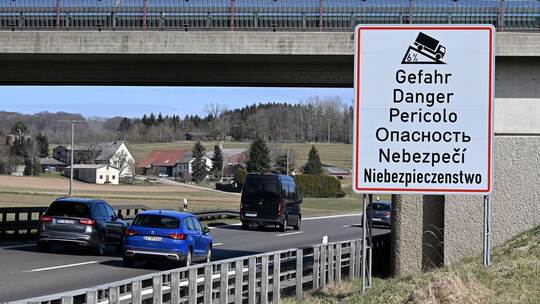Vor der Sperrung der Autobahn 8 am Albabstieg