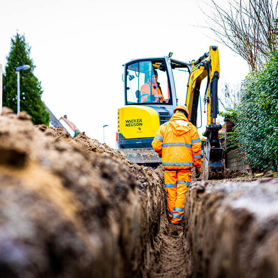 Bis Bauarbeiter tatsächlich Glasfaserkabel in Maulbronn verlegen, wird es wohl noch dauern. Glasfaserausbau in Niedersachsen