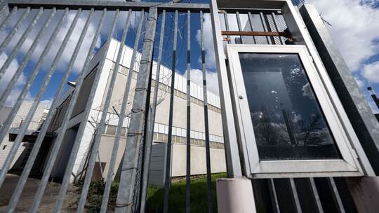 Gerichtssaal an der Justizvollzugsanstalt Stuttgart-Stammheim Gerichtssaal an der Justizvollzugsanstalt Stuttgart-Stammheim