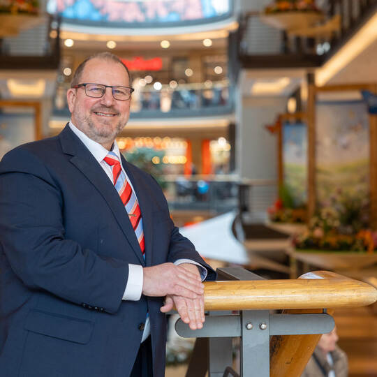 So präsentiert sich Thomas Fränkle(60) im März 2025 als neuer Manager der Schlössle-Galerie. Röhr Schlössle Center Manager Thomas Fränkle