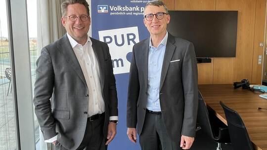 Zufrieden: Die Volksbank pur-Vorstände Matthias Hümpfner und Ralf Günther-Schmidt. Gernsbeck