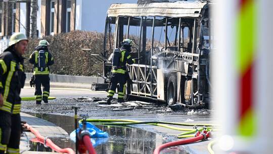 Bus brennt in Kehl - Feuerwehreinsatz