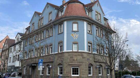 Das Hotel Post – gelegen an der Ecke Post-/Hindenburgstraße – ist wohl relativ kurzfristig verfügbar, mit 2,1 Millionen Euro abe