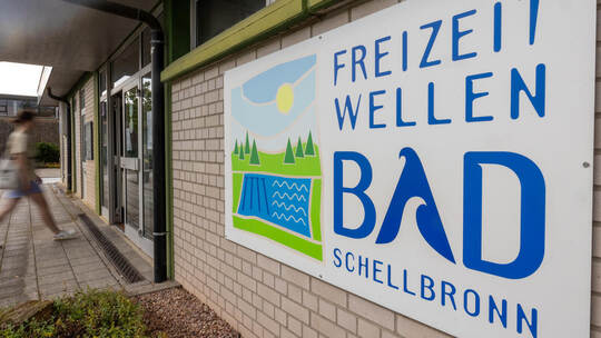 Ab ins Schellbronner Bad? Das ist bald wieder möglich. Allerdings 2025 nur von 10 bis 19 Uhr. Der Gemeinderat bekennt sich zur Z