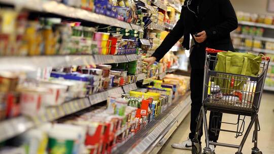 Einkaufen im Supermarkt Einkaufen im Supermarkt