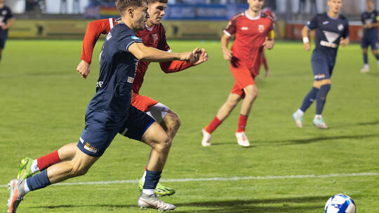 Auf und davon: Bereits nach fünf Minuten traf Niklas Hofmeister (vorne) gegen den SV Fellbach, hier im Sprint-Duell im Hinspiel