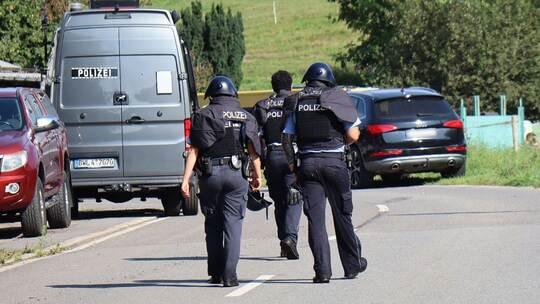 Polizeieinsatz nach möglicher Schussabgabe auf Polizisten Polizeieinsatz nach möglicher Schussabgabe auf Polizisten