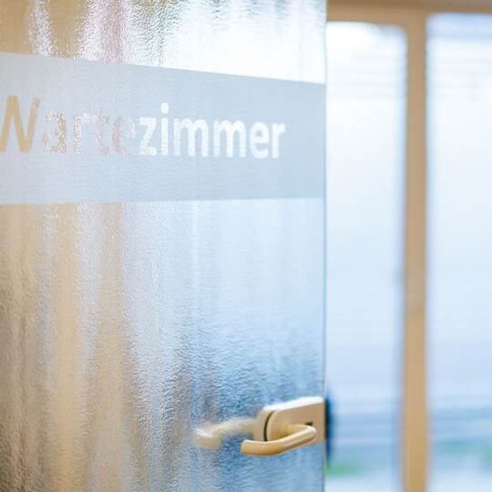Wartezimmer in Hausarztpraxis Wartezimmer in Hausarztpraxis