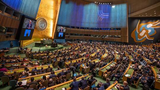 Diese Bilder kennt man aus New York: Im Saal der Vollversammlung der Vereinten Nationen, hier beim UN-Zukunftsgipfel 2024, verha Kanzler Scholz beim UN-Zukunftsgipfel