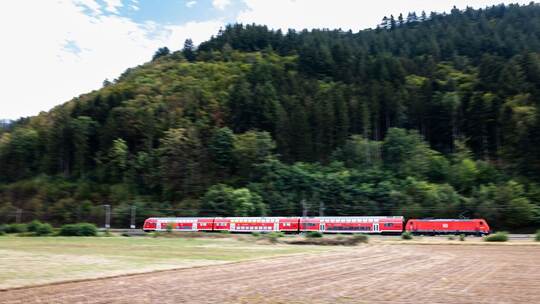 Nahverkehrszug im Kinzigtal