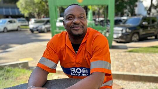 Zwischen Müllsäcken ausgesetzt: Müllmann findet Baby in Rio