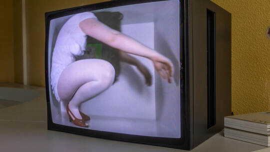 Gabi Blums Video-Performance „Lonesome Showgirl“ Meyer Ausstellung Not Your Choice A.K.T.