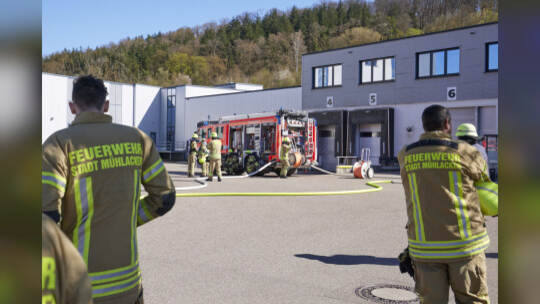 Feuerwehreinsatz bei der Firma elumatec.