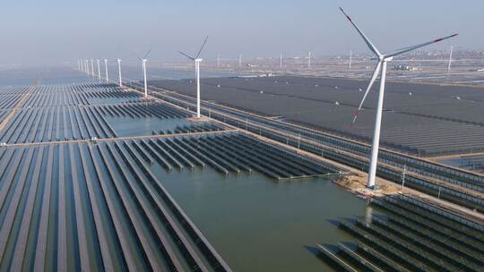 Solar- und Windkraftanlagen in China