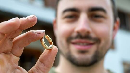 Metzger findet Ehering in Pansen