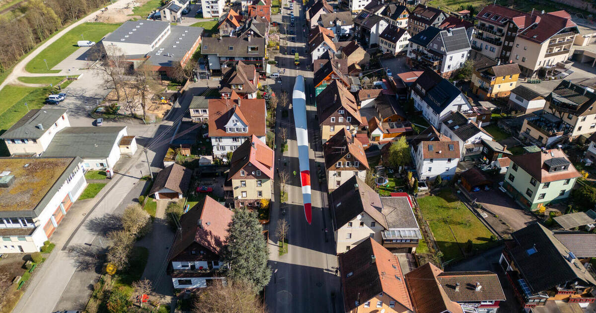 This is how the blades get to the wind turbine: PZ accompanies the first ...
