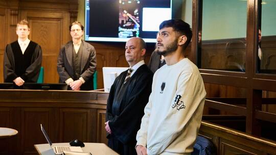 Prozess gegen Influencer nach Silvesterrakete in Wohnung