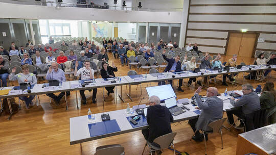 Sondersitzung des Gemeinderats über das weitere Vorgehen bei der Flüchtlingsunterbringung.