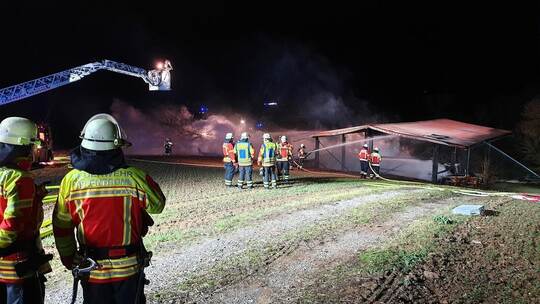 Am 26. Dezember 2023 brannte zwischen Mühlhausen und Tiefenbronn eine Scheune ab. Dafür wurde ein Mann jetzt zu drei Jahren Haft