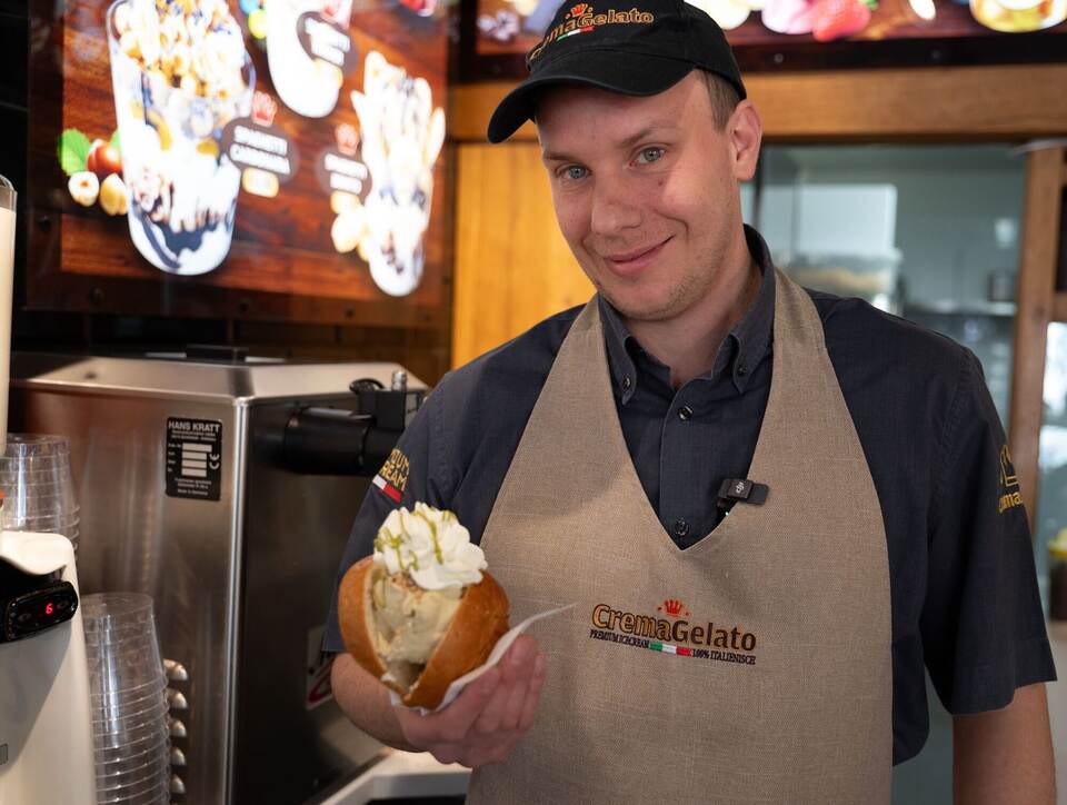 Eis im Brioche-Brötchen