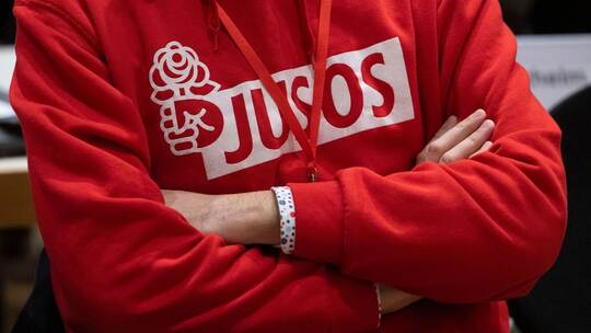 Kapuzenpulli mit der Aufschrift «Jusos»