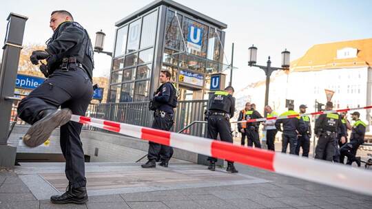 Mann in U-Bahnhof erstochen Mann in U-Bahnhof erstochen