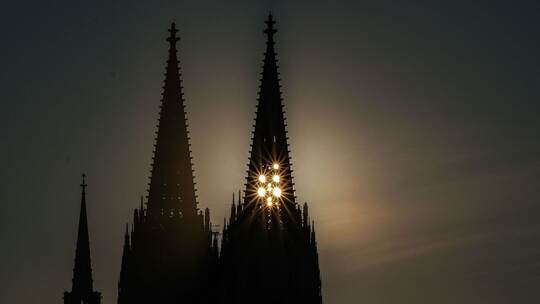 Sechs Dom-Kletterer nachts im Nordturm gestellt Sechs Dom-Kletterer nachts im Nordturm gestellt