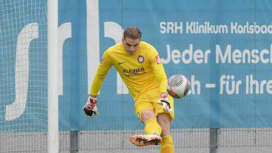 Nöttingens Torhüter Thilo Marksteiner verhinderte in Oberachern weitere Gegentreffer für seine Mannschaft.