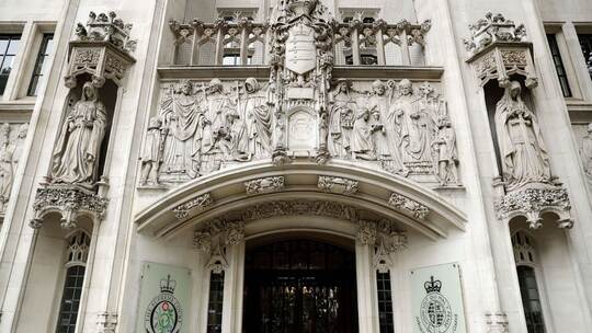 Britischer Supreme Court fordert Prüfung von Klimafolgen