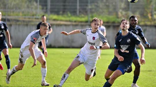 Wissen, was läuft: Die CfR-Spieler (blaue Trikots) wollen sich an diesem Donnerstag im Heimspiel nicht negativ überraschen lasse